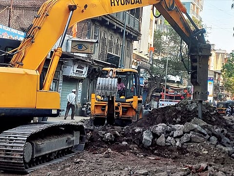 खोदाईमुळे कोंडीत भर; रेंगाळणार्‍या कामांमुळे वाहतूकीत अडथळे