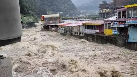 Pakistan Flood:  पाकिस्तानमध्ये मुसळधार पावसामुळे पुराचा कहर; आणखी १३ जणांचा मृत्यू