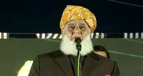 पाकिस्‍तानमधील विरोधी पक्ष जमियत उलेमा-ए-इस्लाम पाकिस्तानचे प्रमुख मौलाना फजलुर रहमान.