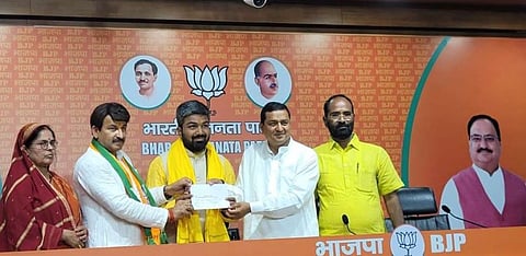 बिहारमधील प्रसिद्ध यूट्यूबर मनीष कश्यप आज (दि.२५) भाजपमध्‍ये दाखल झाले. यावेळी भाजपचे नेते ते मनोज तिवारी आणि अनिल बलुनी यांची प्रमुख उपस्‍थिती होती.