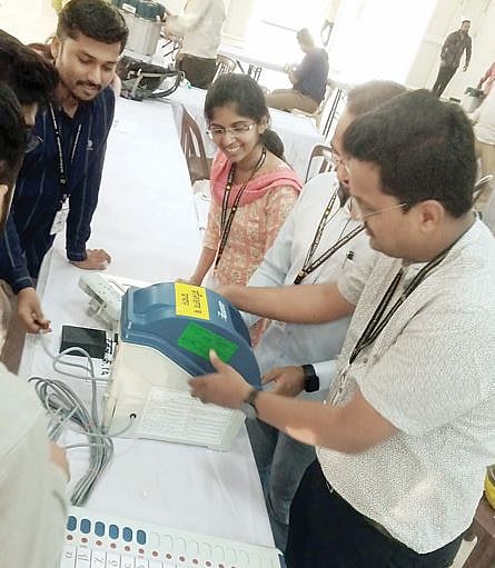 loksabha election : सेक्टर अधिकार्‍यांना मतदान कसे करावे याचे प्रशिक्षण