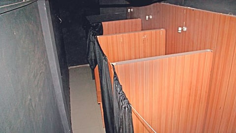 सांगली : कॅफेच्या अंधार्‍या खोलीत रंगतो ‘इश्काचा खेळ’