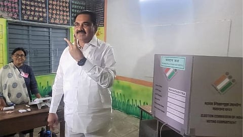 जळगाव : अनिल भाईदास पाटील यांनी बजावला मतदानाचा हक्क