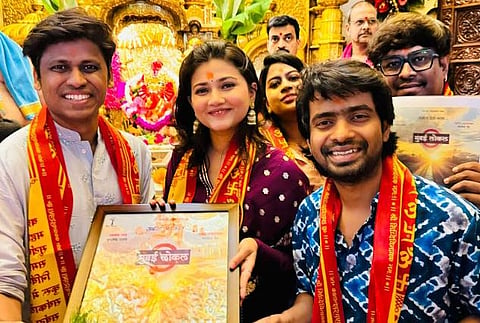 Mumbai Local मधून प्रथमेश परब, ज्ञानदा रामतीर्थकर एकत्र, सिद्धीविनायक चरणी पोस्टर लॉन्च