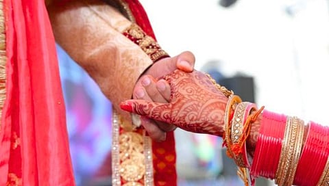 हिंदू विवाह सोहळा नाचगाणे, खाणेपिणे आणि आर्थिक व्यवहाराचे साधन नाही, सर्वोच्च न्यायालयाचा निर्वाळा