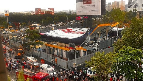 Mumbai Hoarding Collapse : मुंबईला वादळी वा-याचा तडाखा, होर्डिंगसह पार्किंग लिफ्ट कोसळून मोठा अपघात