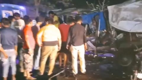 भीषण बस अपघातात ७ लोकांचा मृत्‍यू