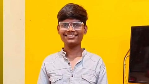 देवपूर येथे  भरधाव ट्रकच्या धडकेत ठार झालेला  रोहित सुर्यवंशी