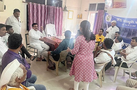 पाणीप्रश्नी शेतकर्‍यांचे पाटबंधारेसमोर धरणे