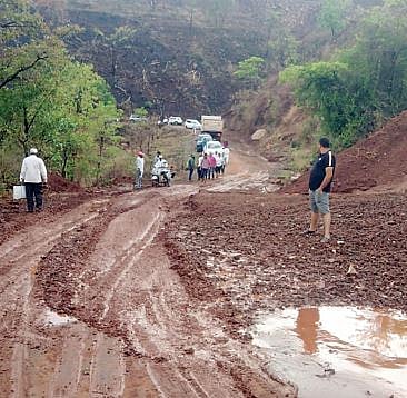 पानशेत-वरसगाव धरण खोर्‍यात अवैध प्लॉटिंगसाठी डोंगरांची लचकेतोड..!