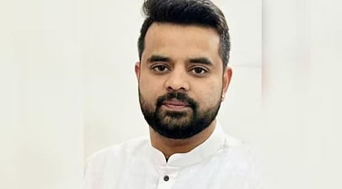 कथित सेक्स स्कँडल प्रकरण : प्रज्वल रेवण्णाविरोधात सीबीआय ‘ब्लू कॉर्नर नोटीस’ जारी करणार?