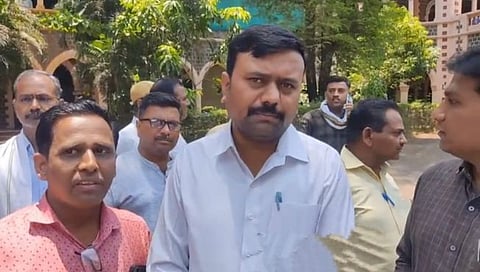 Jalgaon News | कुणाला मानधन कुणाला नाही, बीएलओंनी व्यक्त केला संताप; जिल्हाधिकाऱ्यांना दिले निवेदन