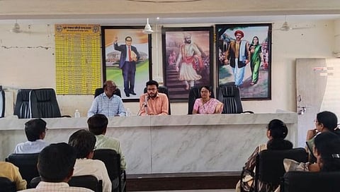 Dhule Lok Sabha Elections | गृहभेटीद्वारे सूक्ष्म नियोजनातून मतदान वाढीसाठी प्रयत्न करावा : विशाल नरवाडे