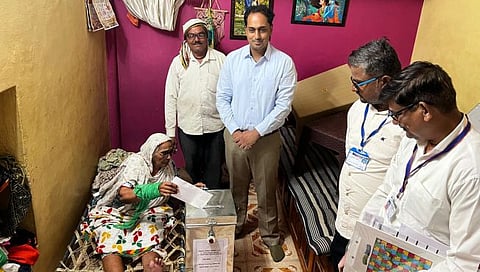 Jalgaon Lok Sabha | जळगाव जिल्ह्यात 52 मतदारांचे ‘होम वोटिंग’, सुशाला लिंबा राणे ठरल्या पहिल्या मतदार 