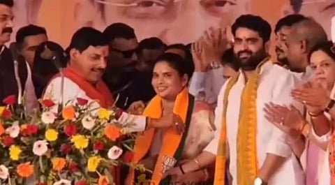 मध्‍य प्रदेशमधील बीना मतदारसंघातील ल काँग्रेसच्या आमदार निर्मला सप्रे यांनी मुख्यमंत्री मोहन यादव यांच्‍या उपस्‍थितीत भाजपमध्ये प्रवेश केला.