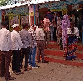 Loksabha election | हिंजवडी परिसरात मतदारांचा संमिश्र प्रतिसाद; दुपारी १ वाजेपर्यंत ३५ टक्के मतदान