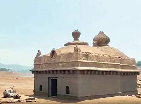 असंही एक मंदिर जे वर्षातून फक्त 2 महिनेच दिसतं! पांडवकालीन मंदिर पाण्याबाहेर