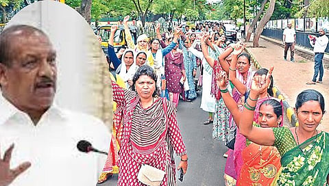 नाशिक : मानधन वाढीसाठी मोर्चा काढणाऱ्या आश्रमशाळा कर्मचाऱ्यांसोबत आदिवासी विकासमंत्री आज करणार चर्चा