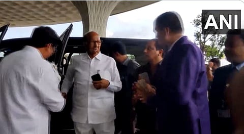 राष्‍ट्रवादी शरदचंद्र पवार पक्षाचे अध्‍यक्ष शरद पवार हे आज सकाळी दिल्‍लीला रवाना झाले.