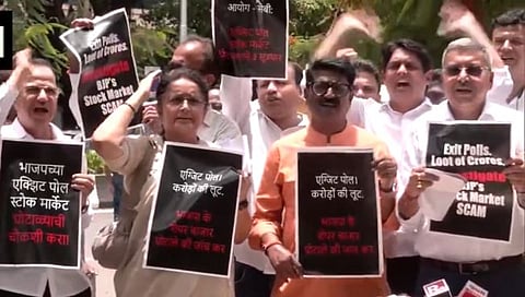 अमित शहांविरोधात इंडिया आघाडीच्या खासदारांची सेबीकडे तक्रार केली. 
