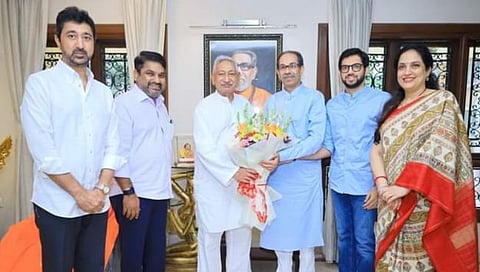 खासदार शाहू महाराजांनी  उद्धव ठाकरे यांची भेट घेतली.