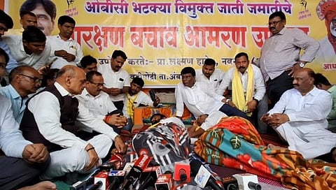 वडीगोद्री येथे उपोषण करणारे  लक्ष्मण हाके आणि नवनाथ वाघमारे यांची शिष्टमंडळाने भेट घेतली.    