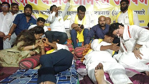 ओबीसी आरक्षण बचाव आंदोलनास मंत्री धनंजय मुंडे आणि पंकजा मुंडे यांची भेट 
