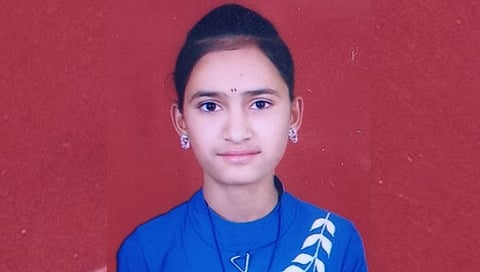गुणवंत विद्यार्थिनीने संपवले जीवन 