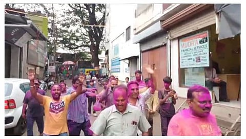 कोल्हापुरातील भडका ग्रुपमधील कार्यकर्त्यांच्या हटके पैजेची चर्चा
