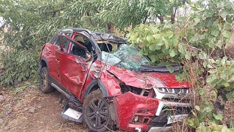 Amaravati News : भरधाव कारने दोघांना चिरडले; आईचा मृत्यू, मुलगा गंभीर