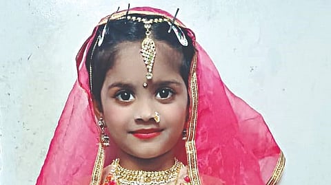 बसखाली चिरडून शाळकरी मुलीचा मृत्यू 