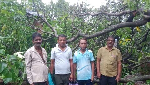Citizens have become homeless due to damage to houses due to rain.