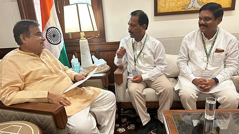 Dindori MP Bhaskar Bhagare met Minister Nitin Gadkari