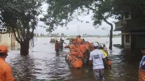 NDRF team leaves for rescue of two trapped in Krishna river
