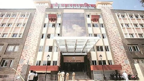 File theft of works bills by the contractor's employee himself