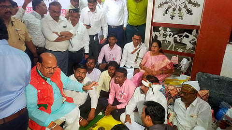 अनुसूचित जनजमाती आयोगाचे अध्यक्ष अंतरसिंग आर्या.  