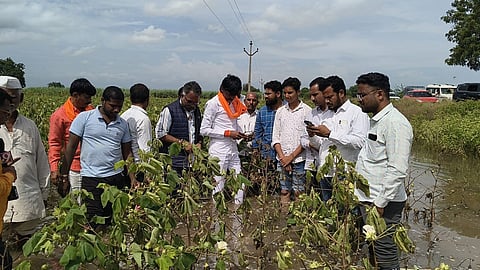 Manoj Jarange  inspection damag e crops in Ghansawangi