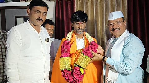 Manoj Jarange  Abdul Sattar meeting   