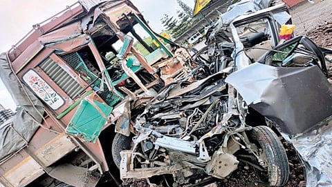 Truck collided with seven vehicles in Tavandi Ghat