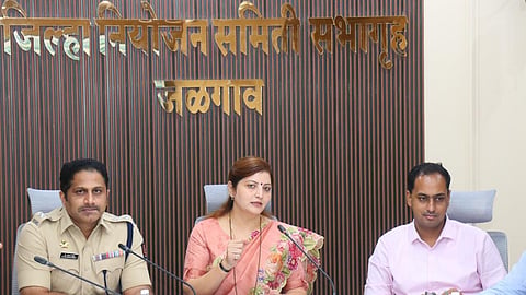 जिल्हा नियोजन समिती सभागृह, जळगाव.