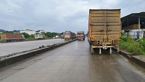 महामार्गावर झेब्रापट्टया, निर्देशपट्ट्यांचा अभाव 