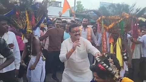 Bhaskar Jadhav Gondi dance