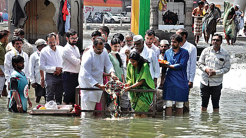माजी मंत्री रोहीदास पाटील अस्थी विसर्जन 