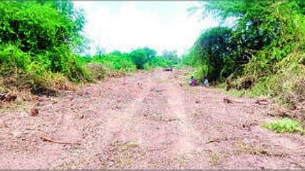 उदगाव : सांगली-कोल्हापूर बायपास महामार्गावरील थेट मार्ग व पुलाच्या दुरुस्तीच्या कामाला प्रत्यक्षात सुरुवात झाली. (छाया : संतोष बामणे)