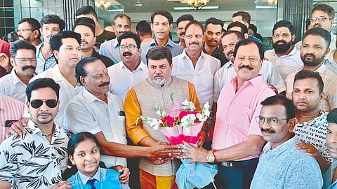 Jaysing Ghosale joins Shiv Sena