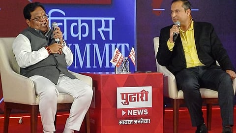 'पुढारी NEWS' च्‍या  'विचार मान्यवरांचे, स्वप्न नव्या महाराष्ट्राचे' या कार्यक्रमात बोलताना  सार्वजनिक आरोग्य व कुटुंब कल्याण मंत्री तानाजी सावंत. 