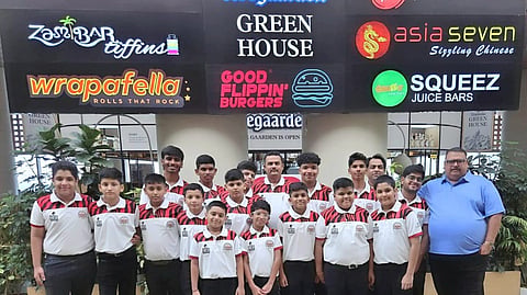 कल्याणच्या संतोष स्पोर्टस क्रिकेट अकादमीचा संघ