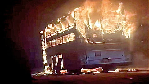 fire broke out on the highway near Mayur Petrol Pump