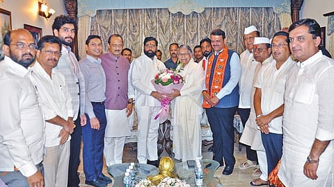 दै. ‘पुढारी’चे मुख्य संपादक डॉ. प्रतापसिंह जाधव यांचे अभीष्टचिंतन करताना मुख्यमंत्री एकनाथ शिंदे. यावेळी उपस्थित उपमुख्यमंत्री देवेंद्र फडणवीस, उपमुख्यमंत्री अजित पवार, पालकमंत्री हसन मुश्रीफ, दै. ‘पुढारी’चे समूह संपादक डॉ. योगेश जाधव, ऋतुराज मंदार पाटील, आमदार राजेश पाटील, आमदार प्रकाश आवाडे, माजी आमदार राजेश पाटील, चंद्रदीप नरके, अमल महाडिक, समित कदम, राहुल आवाडे, चेतन नरके आदी. 