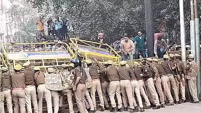 UPPSC Protest in Prayagraj 